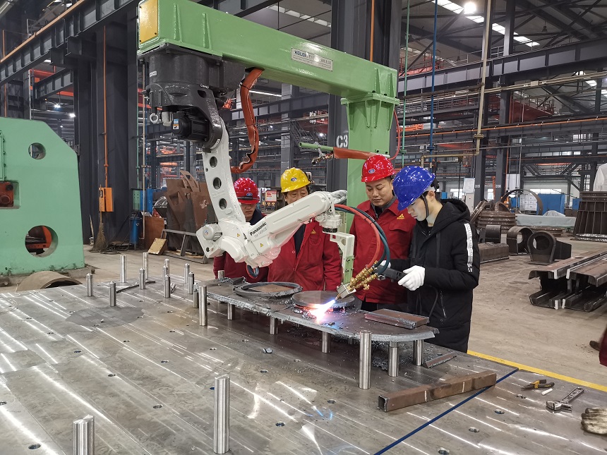 抓鋼機、抓料機、挖掘機、報廢汽車拆解機加工設備.jpg