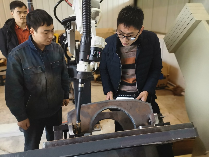 抓料機、抓鋼機、挖掘機、報廢汽車拆解機加工設備.jpg