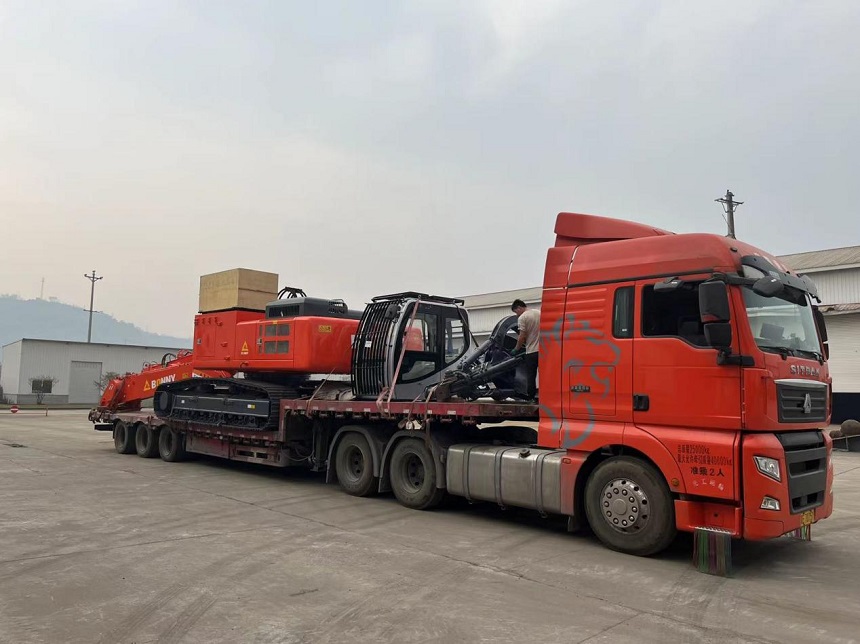 抓料機(jī)發(fā)車現(xiàn)場(chǎng).jpg